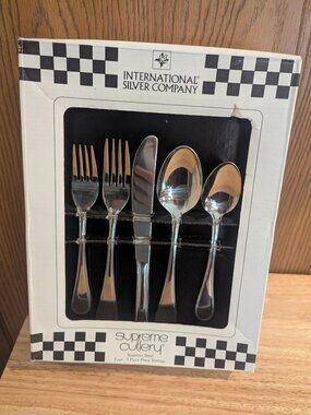 New 20 Piece International Silver Co Stainless Flatware Cutlery Set VTG Serves 4
